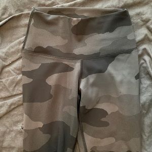 American Eagle Aerie Black Camo Leggings Sz 2